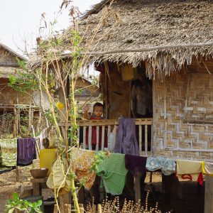 child saying hello myanmar - Magali Carbone photo