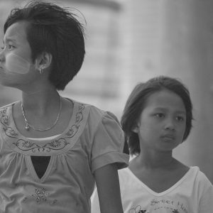 Two young girls from Myanmar - MagCarbone photo