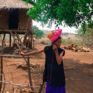 Woman at Inle Lake - Magali Carbone photo