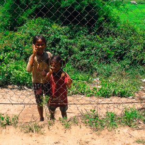 little girls cambodia - Magali Carbone photo
