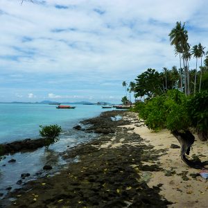 Sunburn Island Borneo - Magali Carbone photo