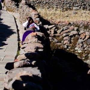 Traditional Quechua woman - MagCarbone photo