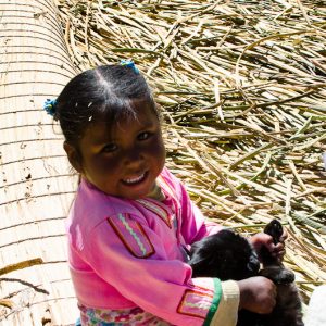 Little girl and the black cat - Magali Carbone photo