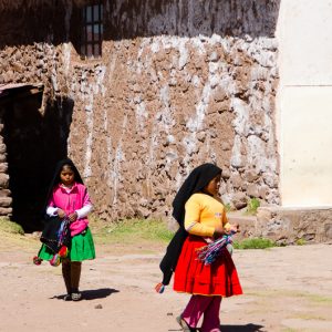 Little girls on Taquile island - MagCarbone photo