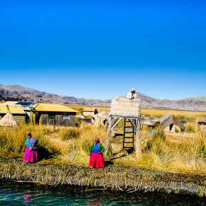 Women from lake Titicaca - Magali Carbone Photo