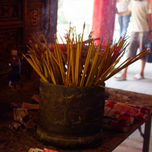 Incense in Literature temple Hanoi - MagCarbone photo