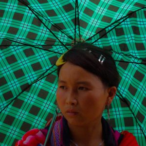 Femme à l'ombrelle vietnam - MagCarbone photo