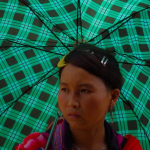 Femme à l'ombrelle vietnam - MagCarbone photo