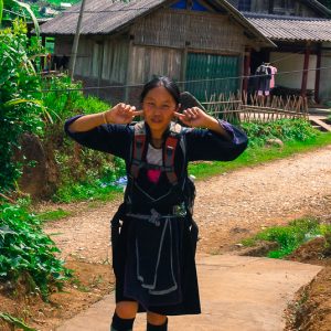 Friendly Hmong guide sapa vietnam - MagCarbone photo