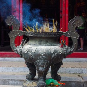 Incense Vietnam - Magali Carbone photography