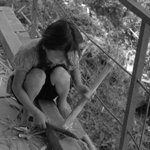 Petite fille au couteau Sapa Vietnam - MagCarbone photo