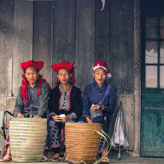 Trois femmes vietnam - Magali Carbone photo