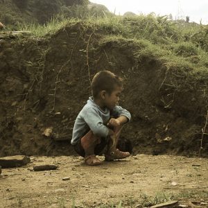 Young child on a vietnamese trek - MagCarbone photo