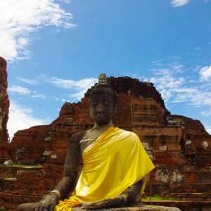 Ayutthaya yellow buddha - Magali Carbone photo