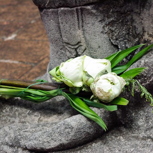 Offering closeup thailand - Magali Carbone photo