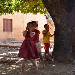 Malagasy enfants madagascar - MagCarbone photo