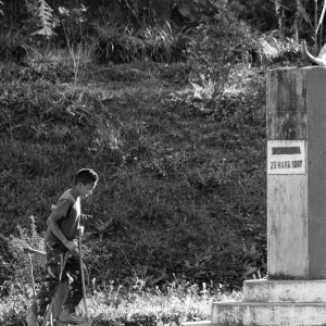 Jeu d'enfants échasse madagascar - Magali Carbone photo