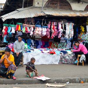 marche du zoma tana madagascar - MagCarbone photo